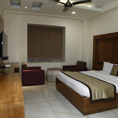 Hotel Pacific Roorkee Exterior photo